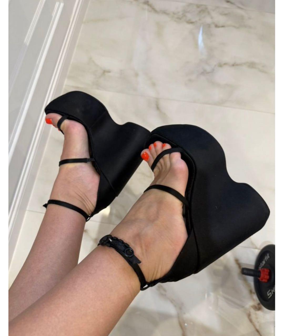 VERSACE Черные босоножки, фото 5