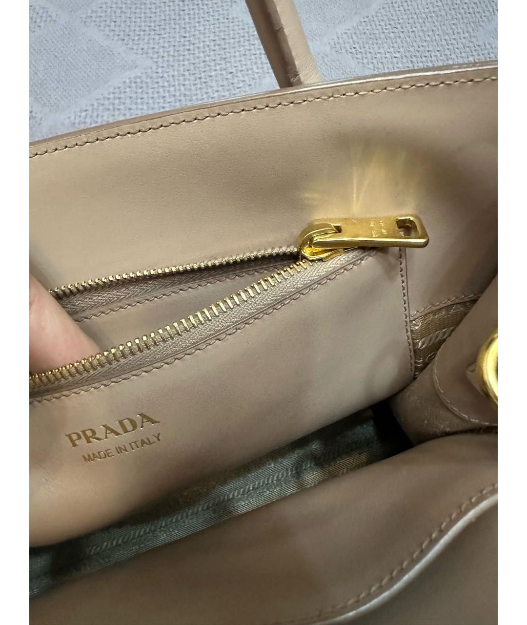 PRADA Бежевая кожаная сумка через плечо, фото 5
