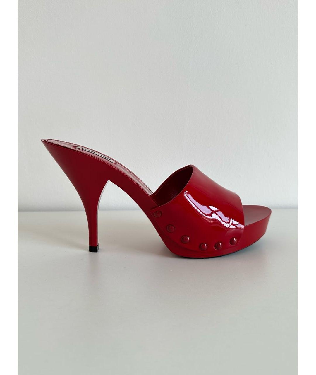 MIU MIU Красные мюли из лакированной кожи, фото 9