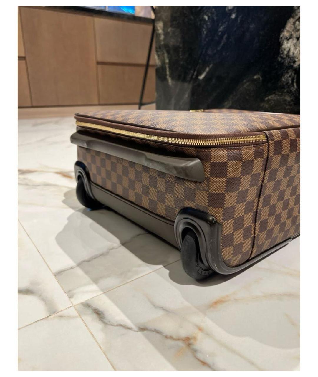 LOUIS VUITTON Коричневый чемодан, фото 3
