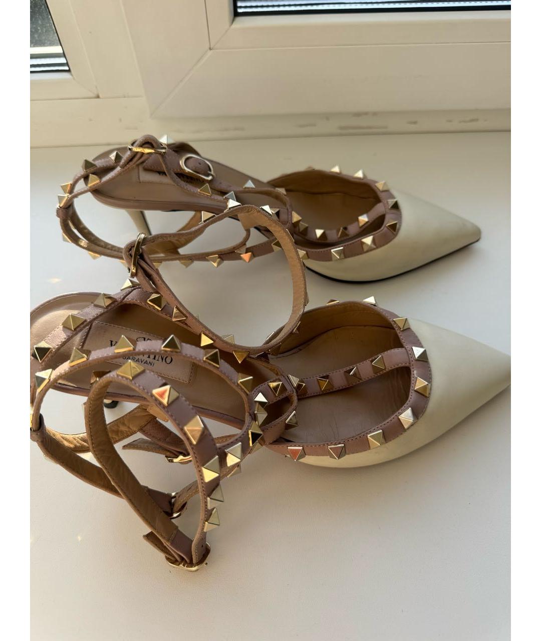 VALENTINO Бежевые кожаные лодочки на низком каблуке, фото 5