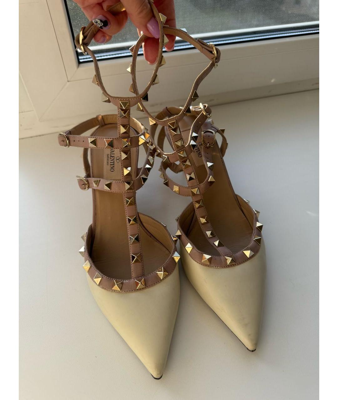 VALENTINO Бежевые кожаные лодочки на низком каблуке, фото 7
