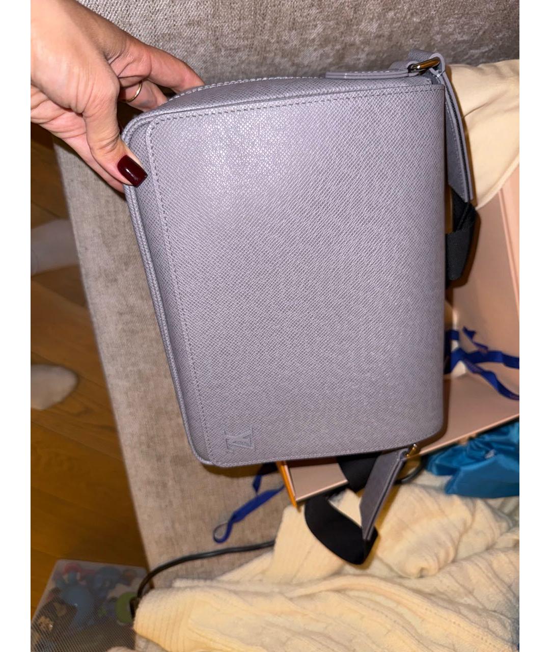 LOUIS VUITTON Серая кожаная сумка на плечо, фото 2