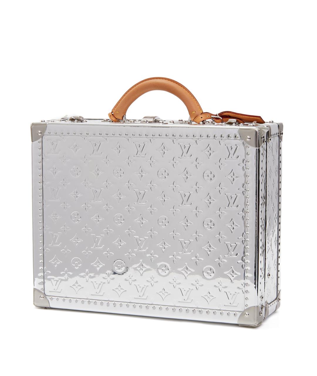 LOUIS VUITTON Серебрянный чемодан из лакированной кожи, фото 2