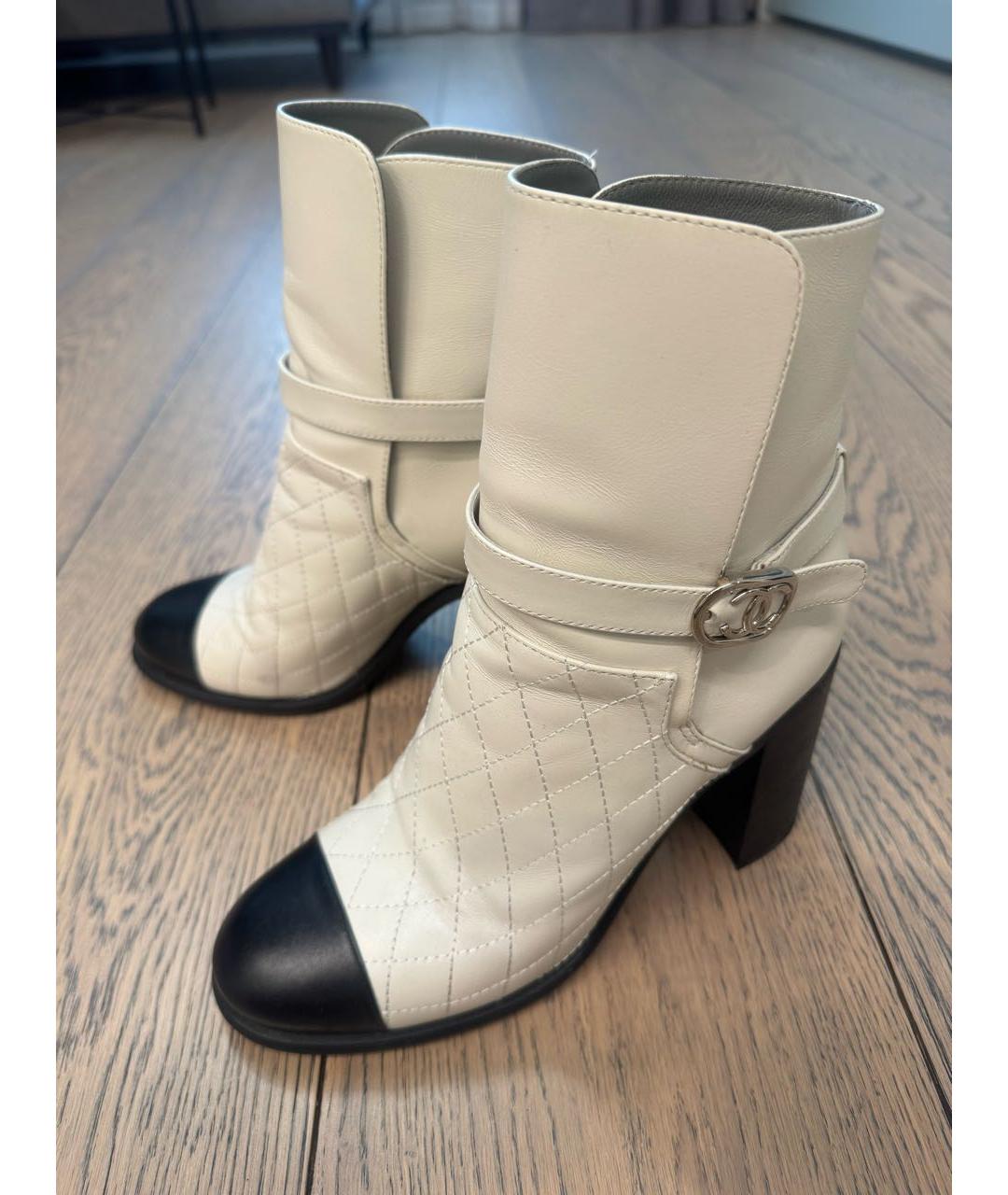 CHANEL Белые кожаные ботильоны, фото 4
