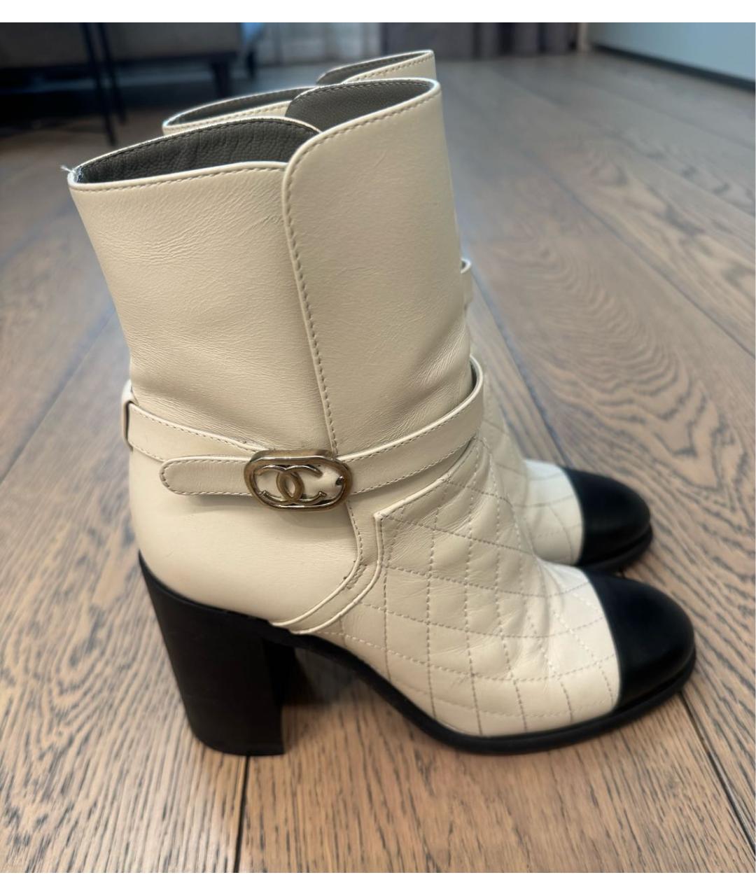 CHANEL Белые кожаные ботильоны, фото 6