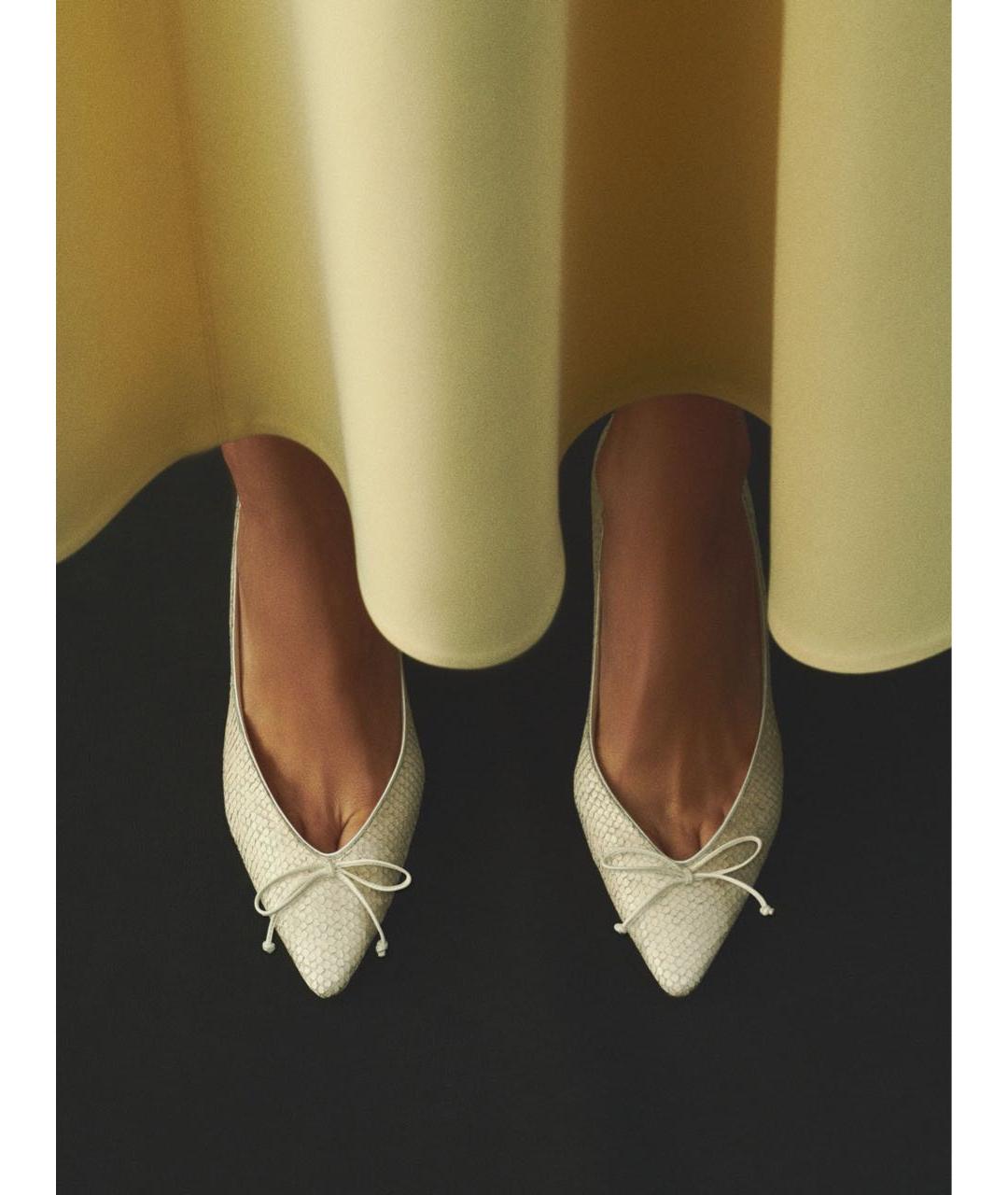 JACQUEMUS Белые кожаные лодочки на низком каблуке, фото 5