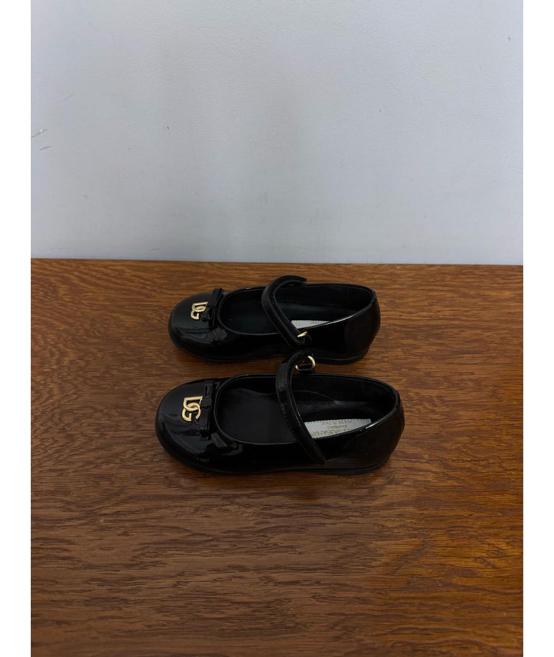 DOLCE & GABBANA KIDS Черные балетки и туфли из лакированной кожи, фото 4