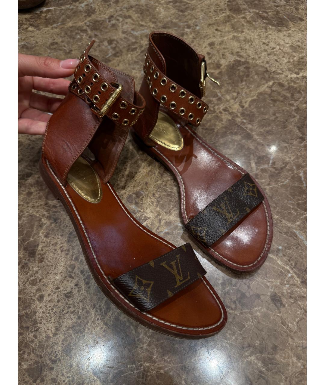 LOUIS VUITTON Коричневые кожаные босоножки, фото 9