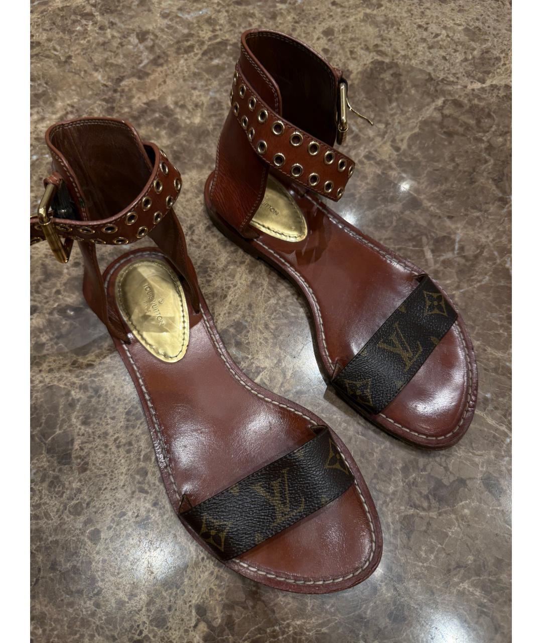 LOUIS VUITTON Коричневые кожаные босоножки, фото 2