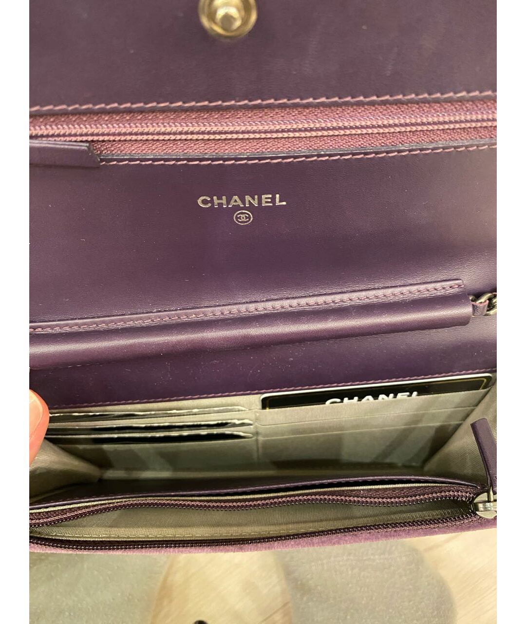 CHANEL PRE-OWNED Фиолетовая бархатная сумка тоут, фото 4