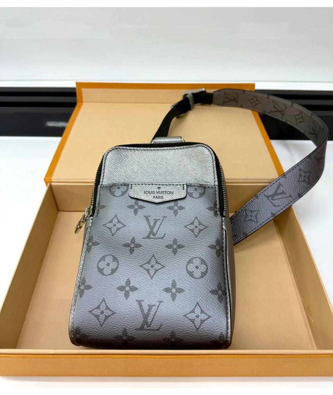 LOUIS VUITTON Серебряная сумка на плечо, фото 3