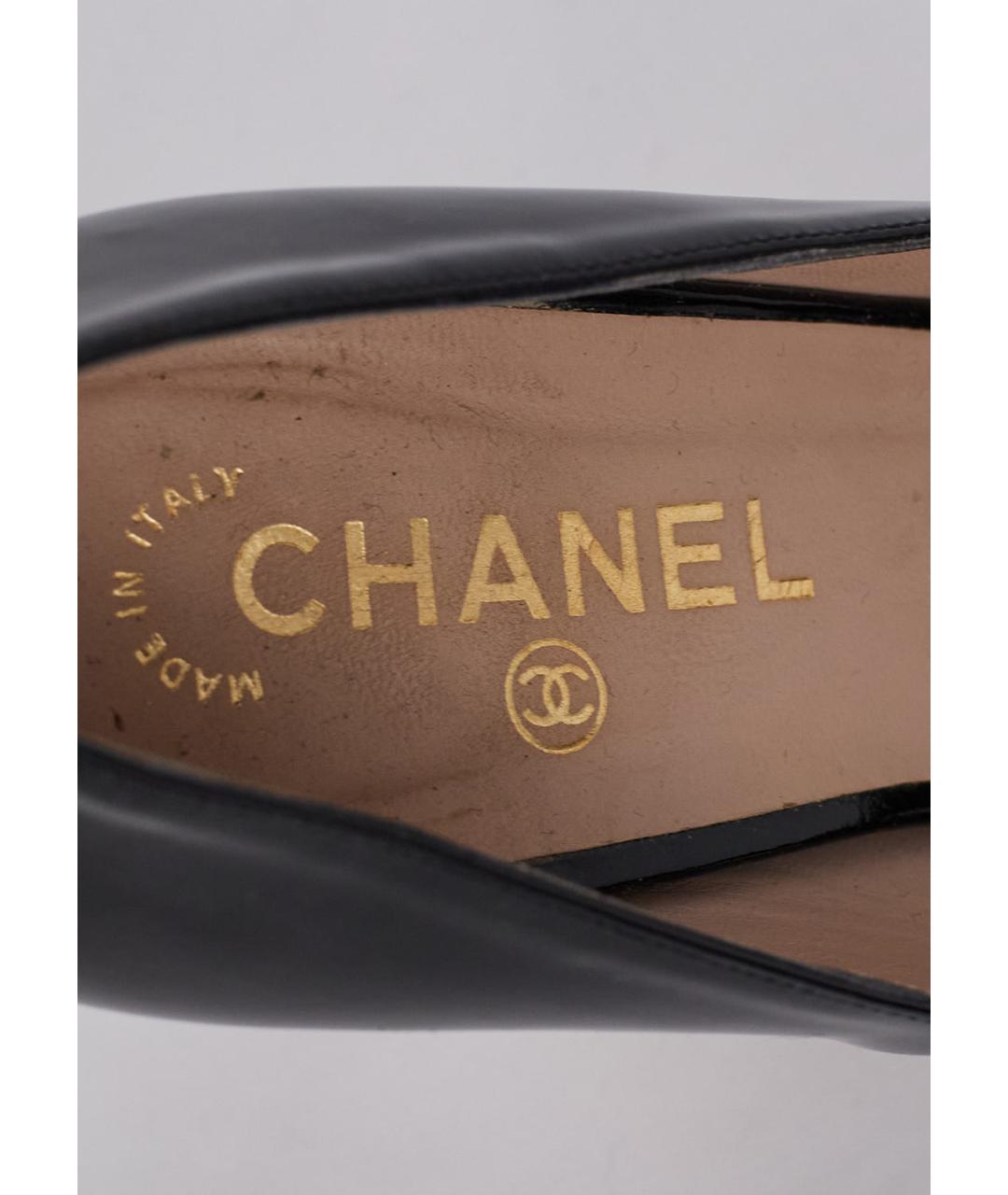 CHANEL Черные босоножки из лакированной кожи, фото 3