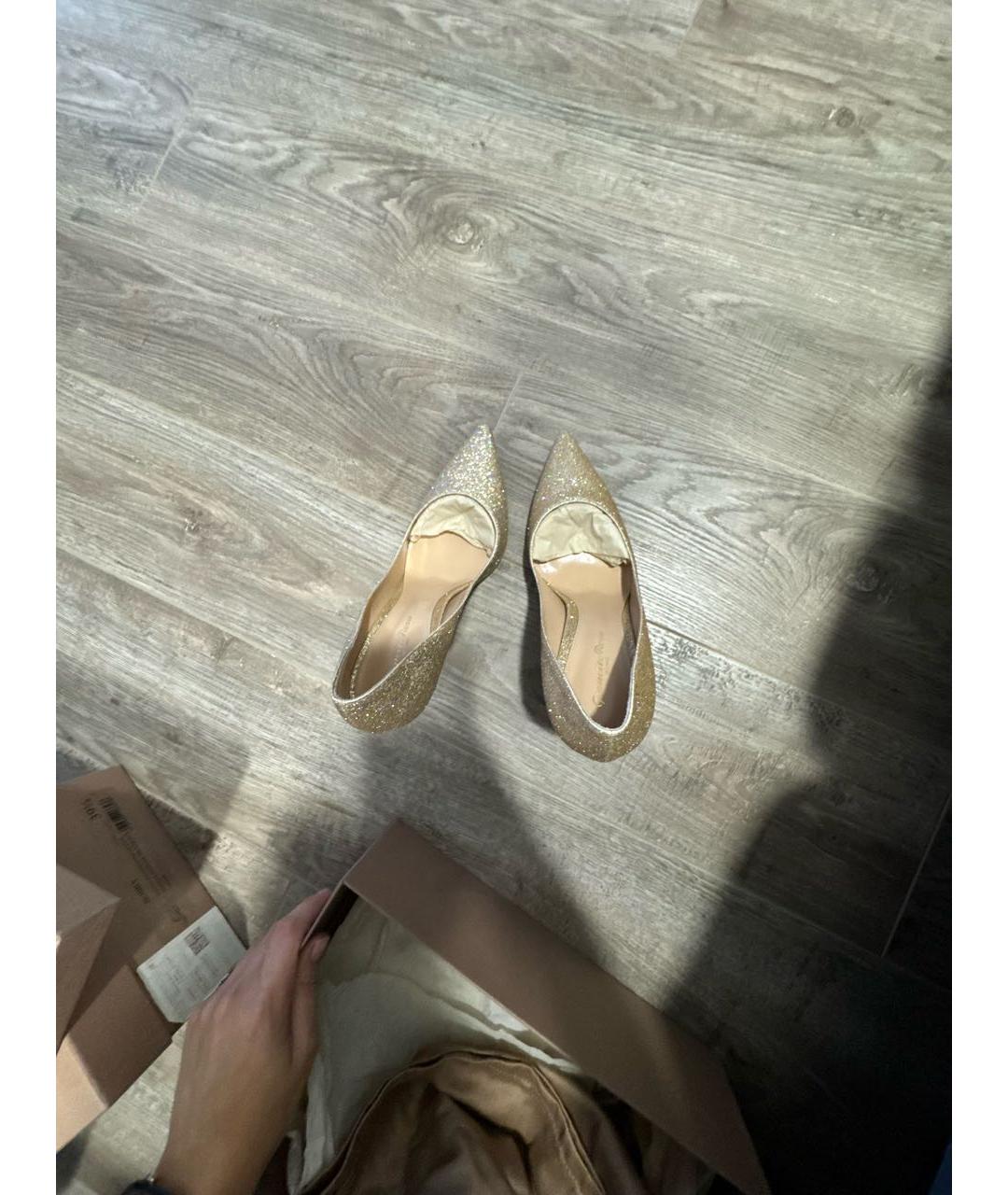 GIANVITO ROSSI Золотые текстильные туфли, фото 3