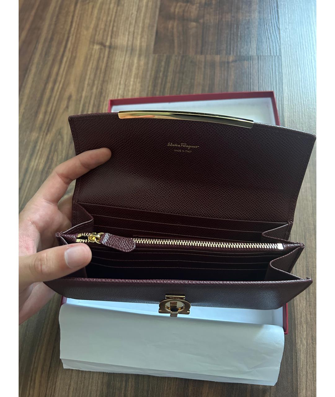 FERRAGAMO Бордовый кожаный кошелек, фото 5