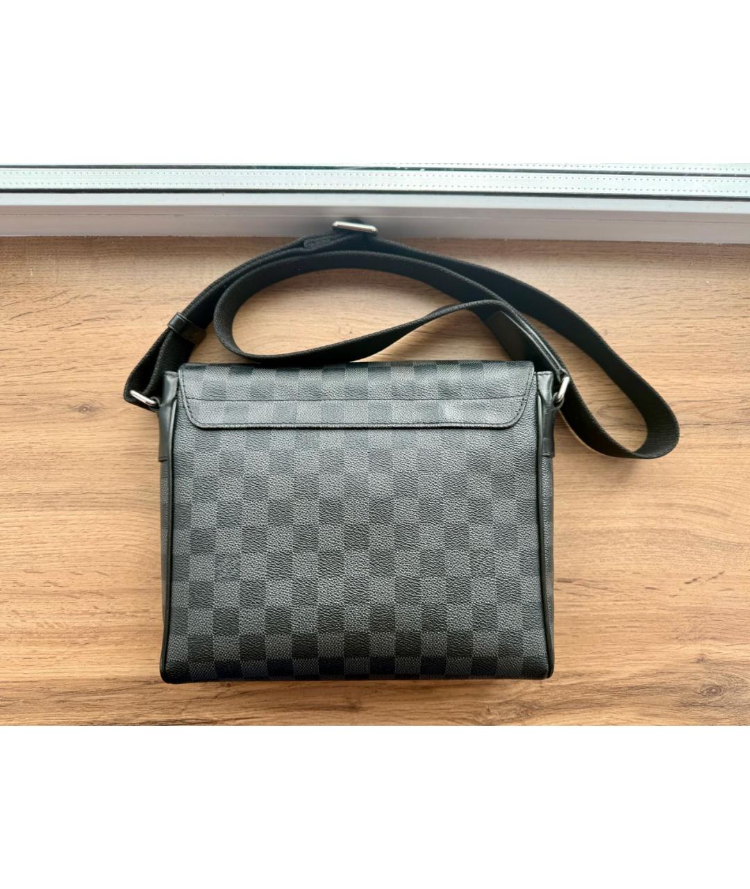 LOUIS VUITTON Черная кожаная сумка на плечо, фото 3