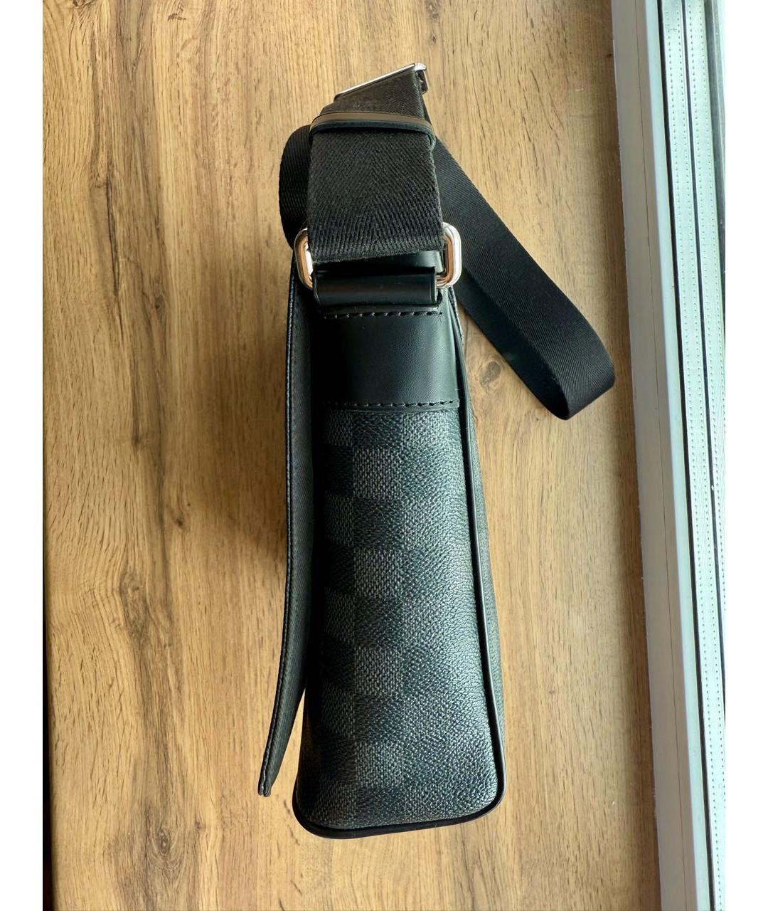 LOUIS VUITTON Черная кожаная сумка на плечо, фото 5