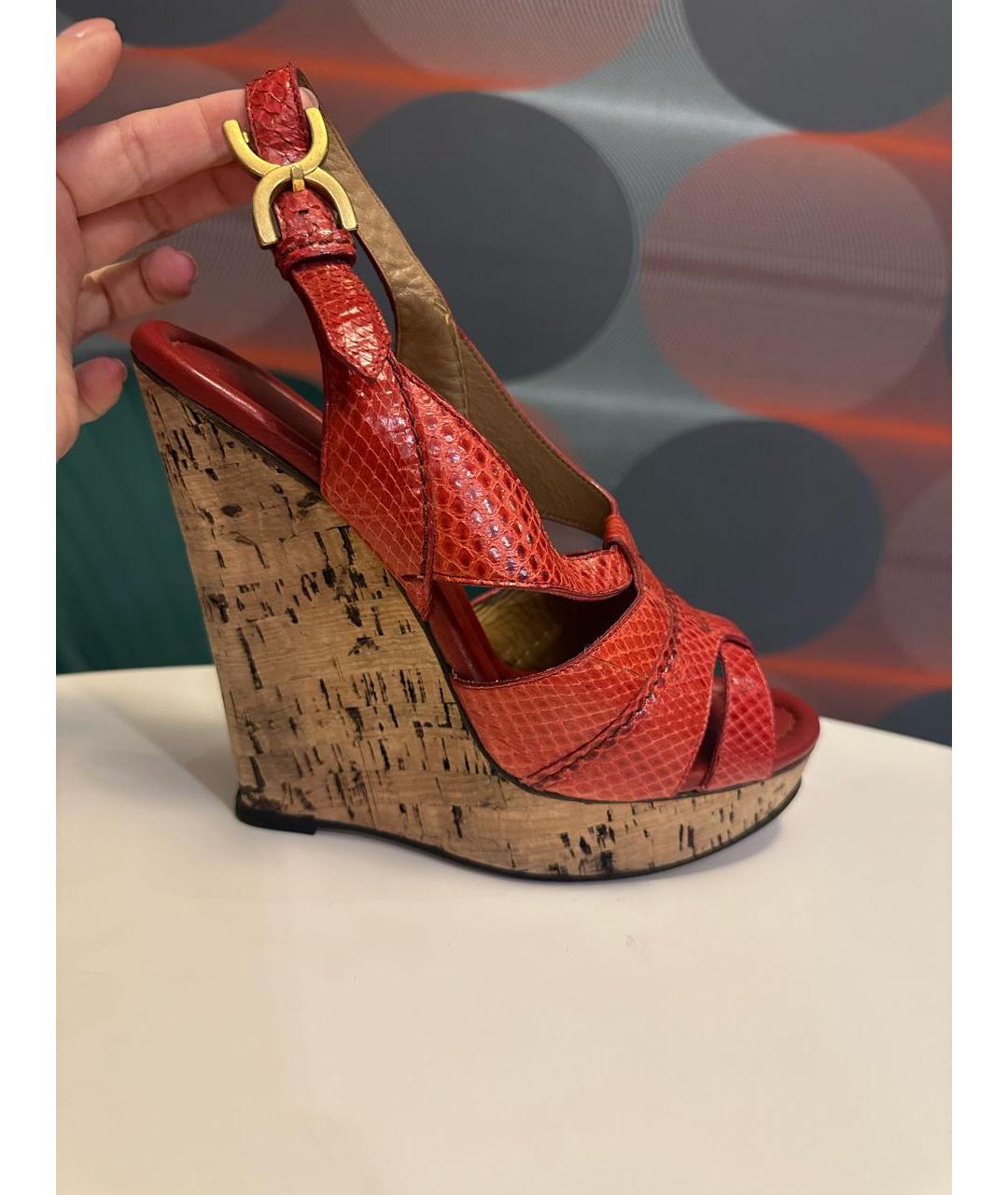 CHLOE Красные босоножки из экзотической кожи, фото 7
