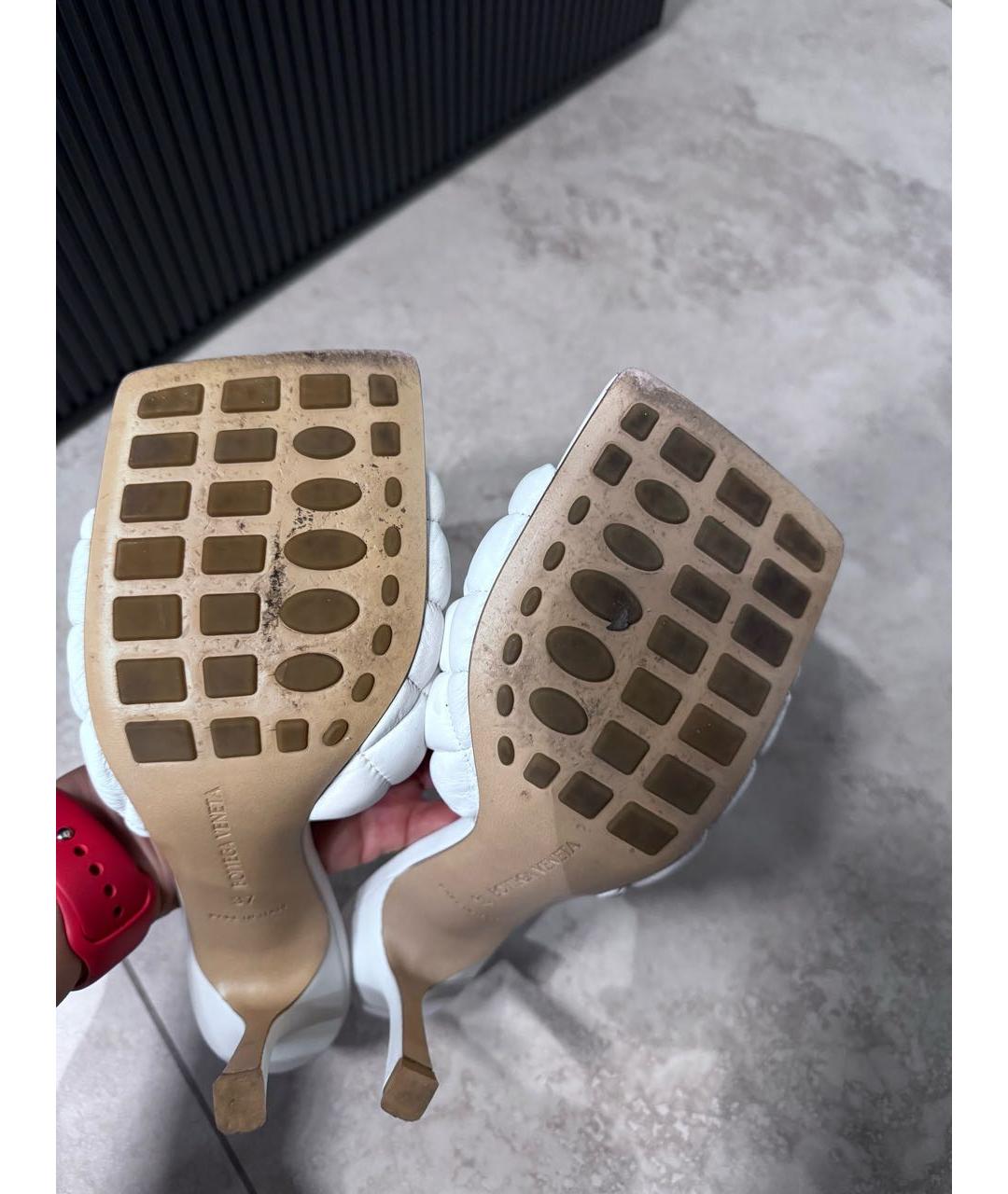 BOTTEGA VENETA Белые кожаные мюли, фото 4