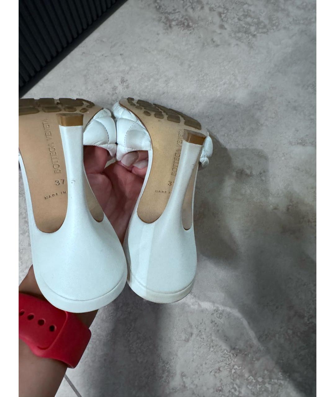 BOTTEGA VENETA Белые кожаные мюли, фото 3