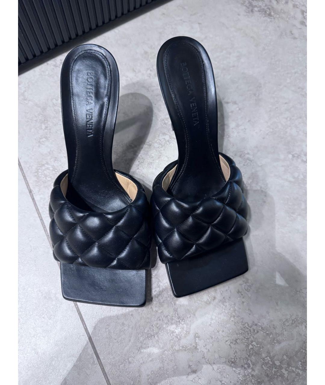 BOTTEGA VENETA Черные кожаные мюли, фото 2