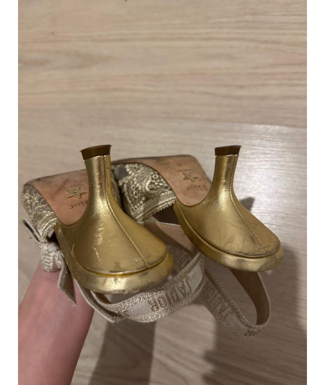CHRISTIAN DIOR Золотые текстильные лодочки на низком каблуке, фото 3