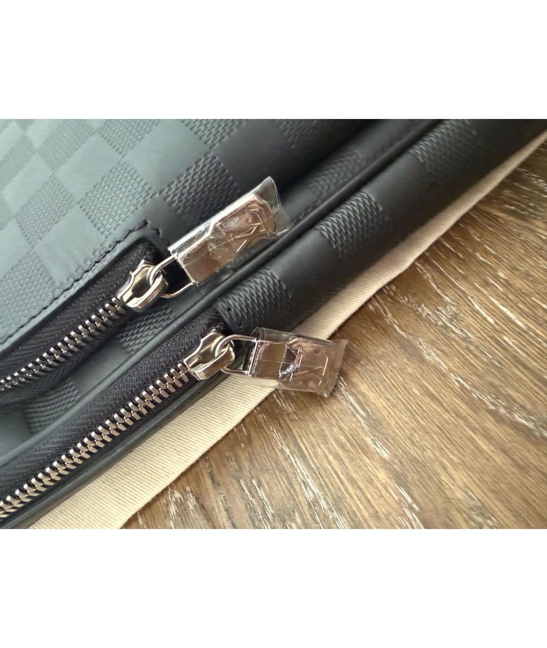 LOUIS VUITTON Черная кожаная поясная сумка, фото 4