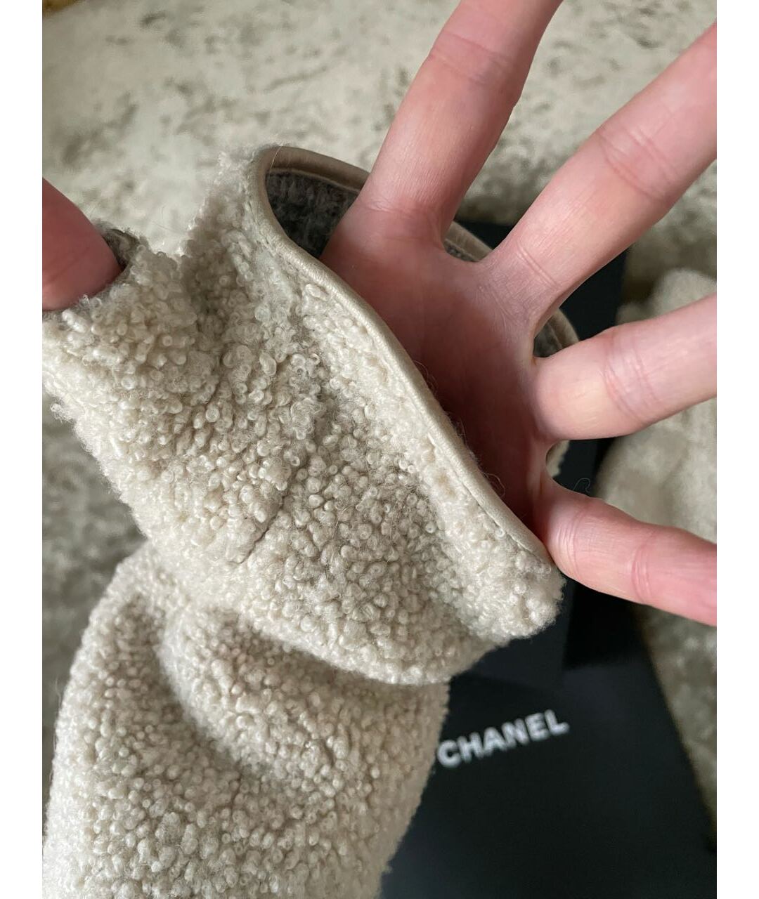 CHANEL PRE-OWNED Бежевые кожаные перчатки, фото 5