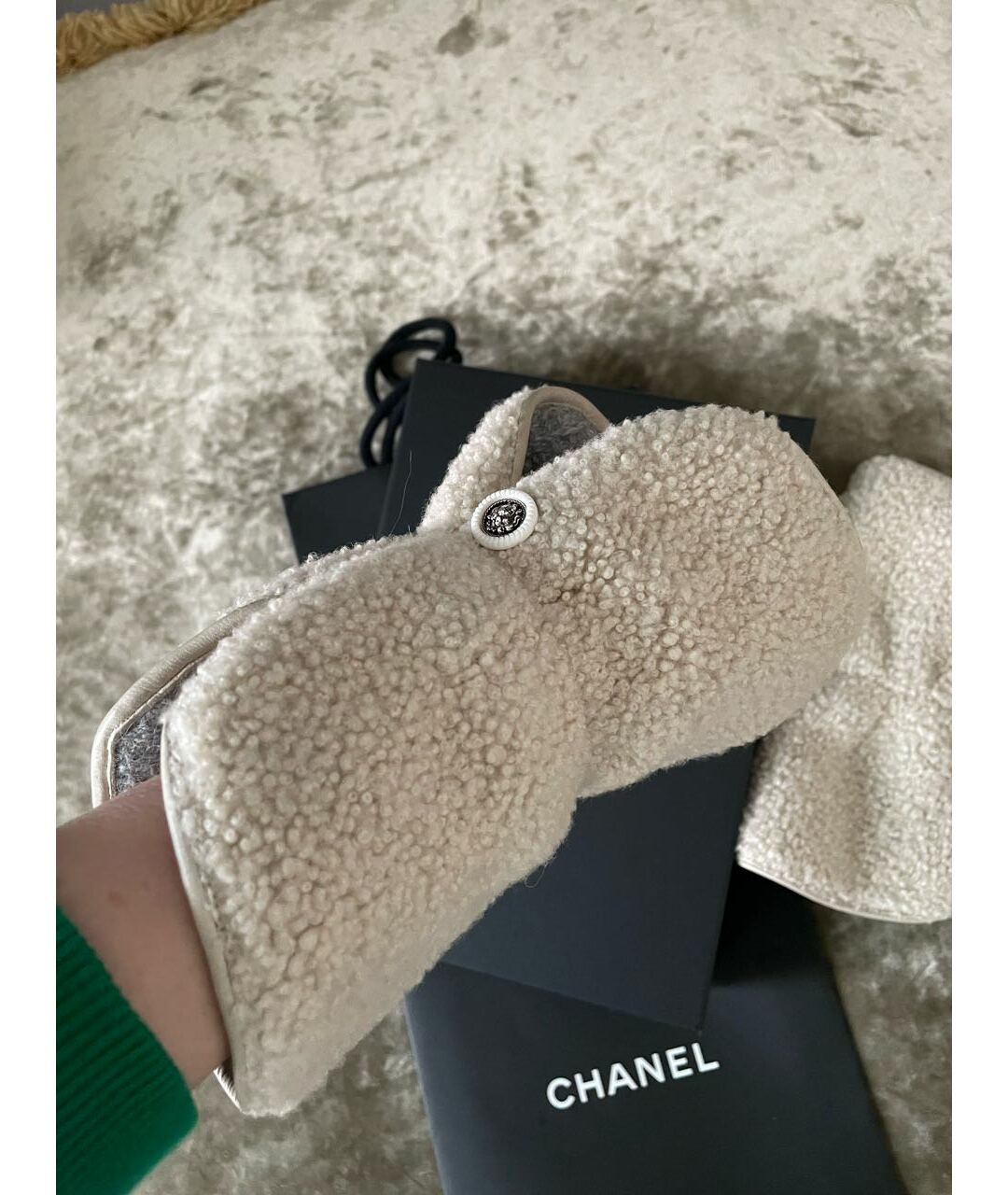 CHANEL PRE-OWNED Бежевые кожаные перчатки, фото 4