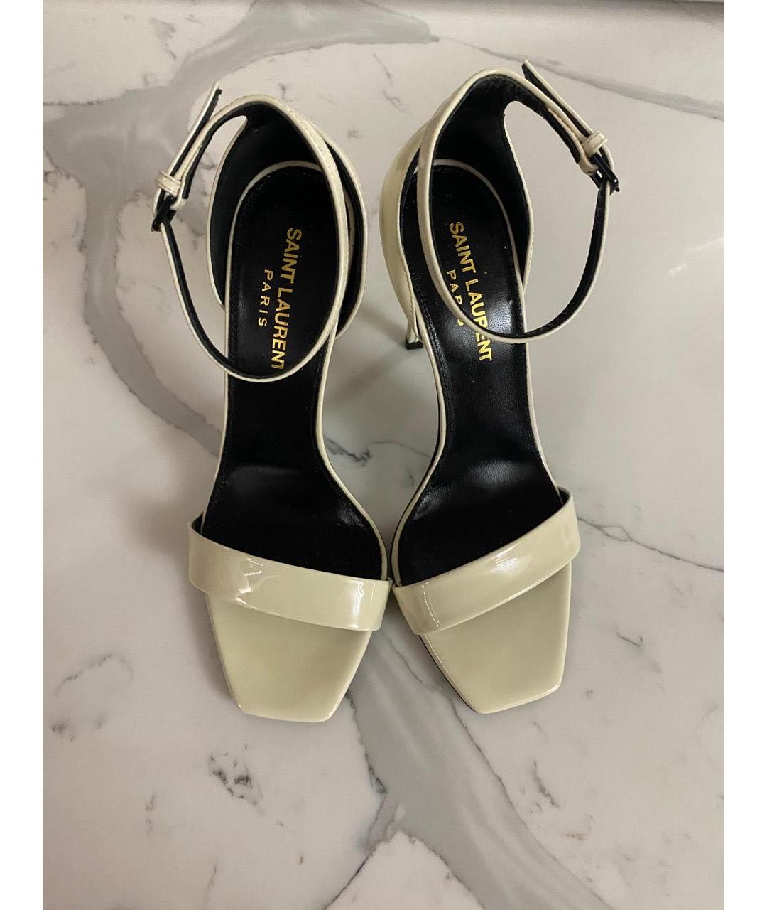 SAINT LAURENT Бежевые босоножки из лакированной кожи, фото 4