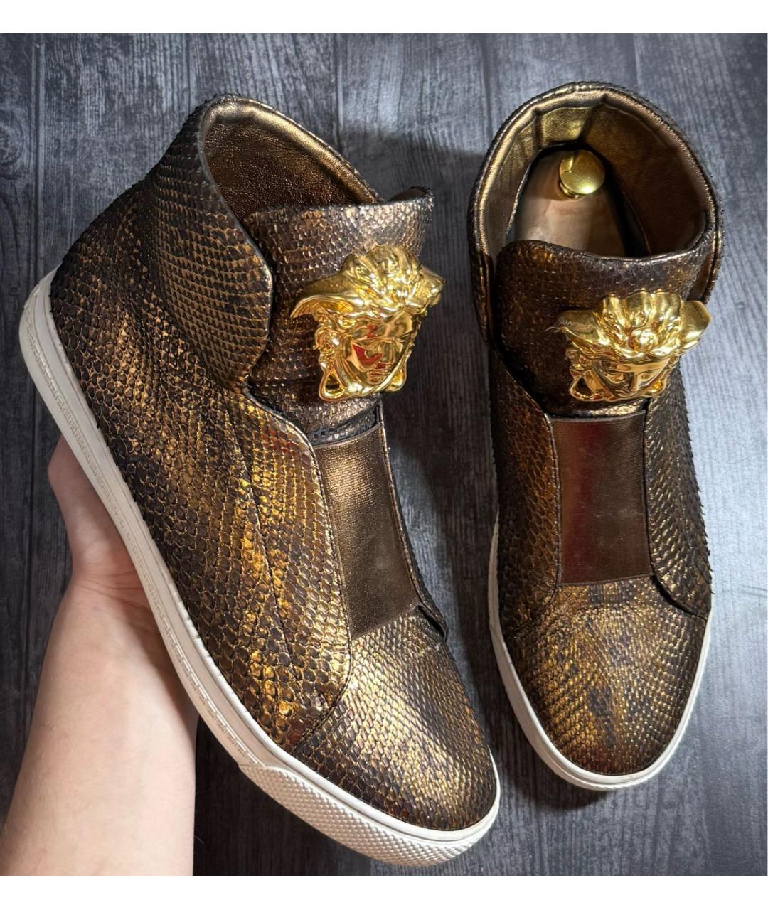 VERSACE Золотые высокие кроссовки / кеды из экзотической кожи, фото 9