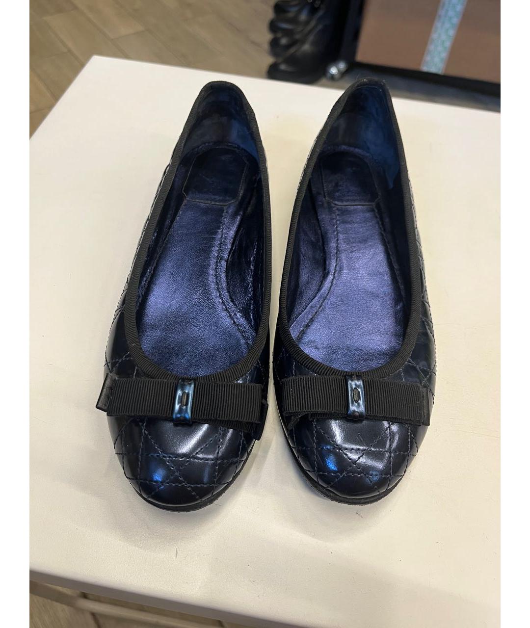 CHRISTIAN DIOR Темно-синие балетки из лакированной кожи, фото 2
