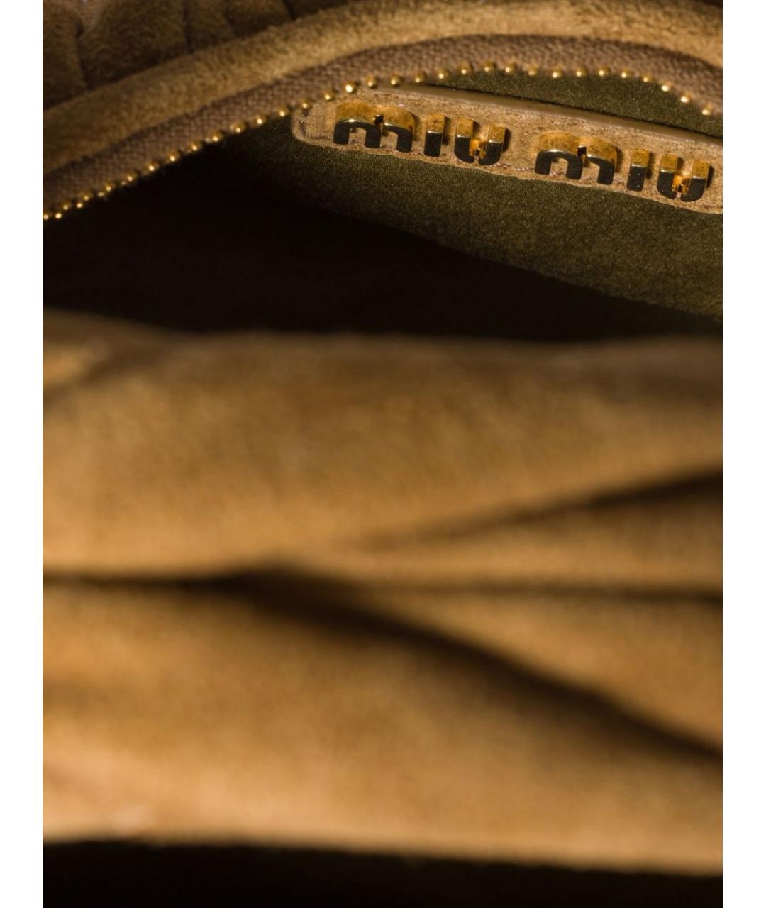 MIU MIU Горчичная замшевая сумка с короткими ручками, фото 4