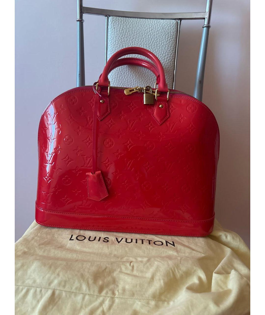 LOUIS VUITTON Красная сумка с короткими ручками из лакированной кожи, фото 8