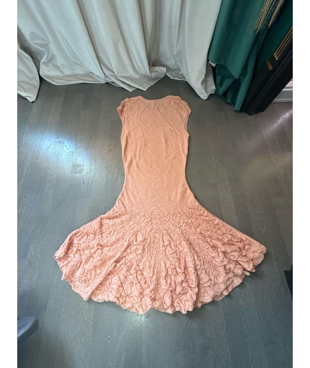ALEXANDER MCQUEEN Коралловое вискозное коктейльное платье, фото 2