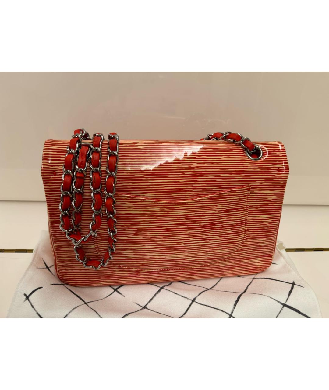 CHANEL Красная сумка через плечо из лакированной кожи, фото 2