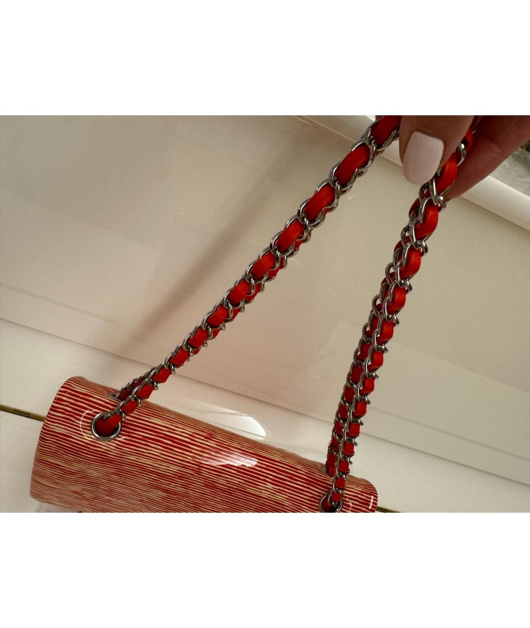 CHANEL Красная сумка через плечо из лакированной кожи, фото 6