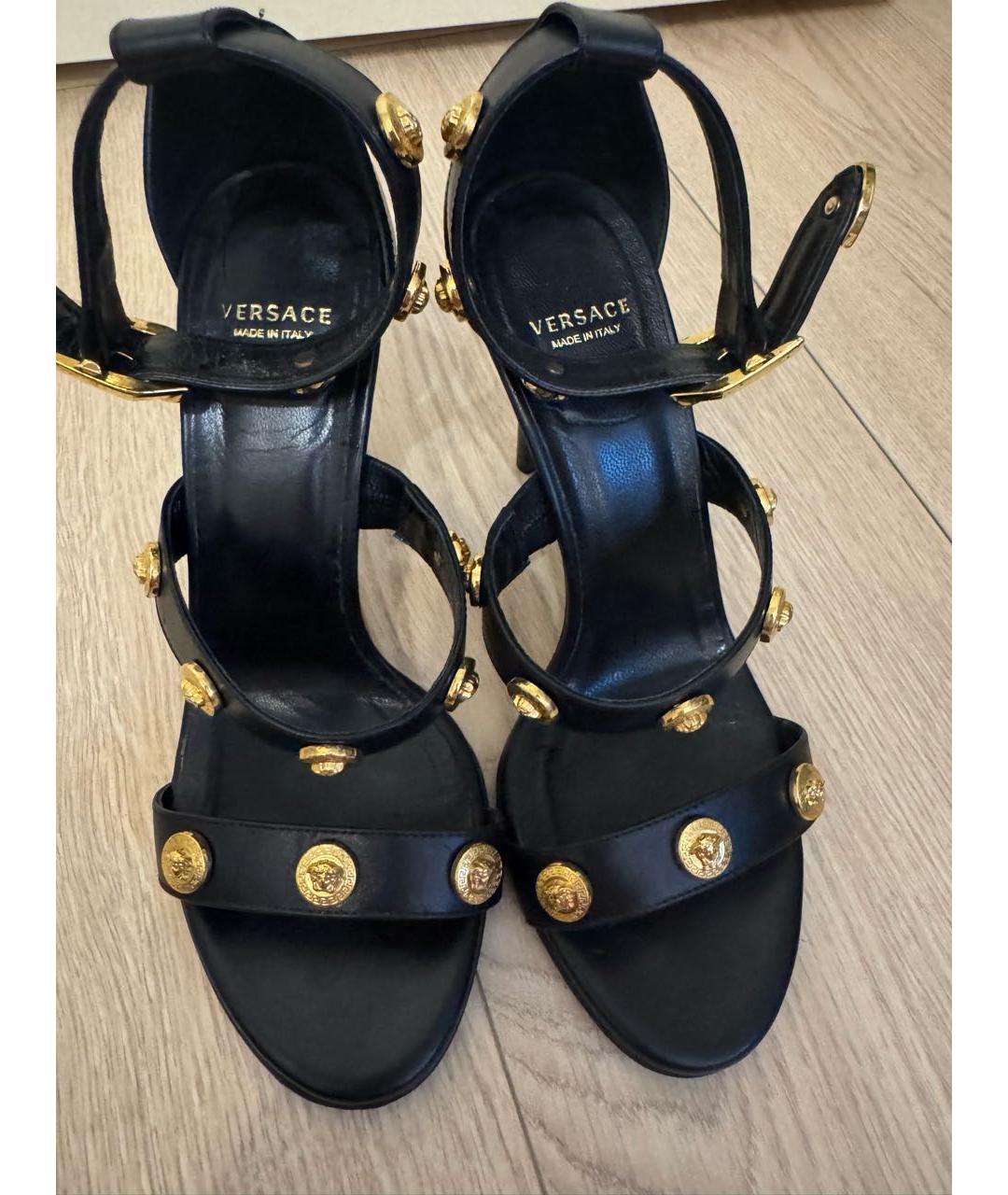 VERSACE Черные кожаные босоножки, фото 2