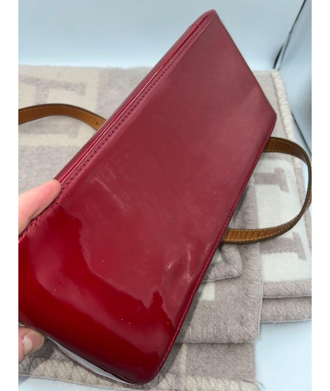 LOUIS VUITTON Красная сумка с короткими ручками из лакированной кожи, фото 8