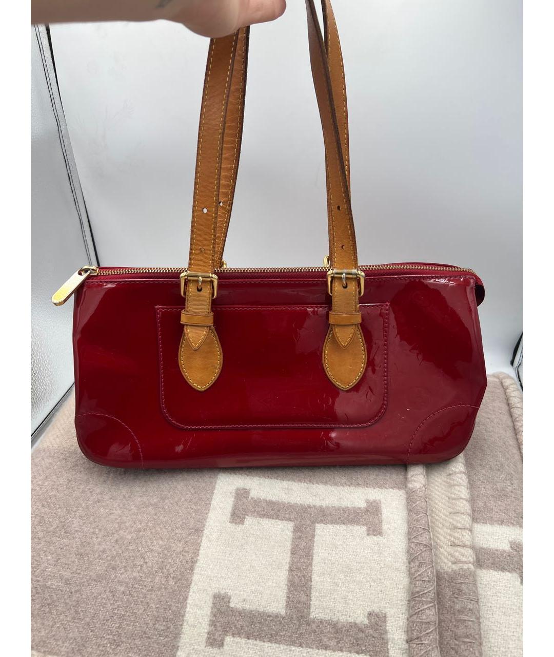 LOUIS VUITTON Красная сумка с короткими ручками из лакированной кожи, фото 4