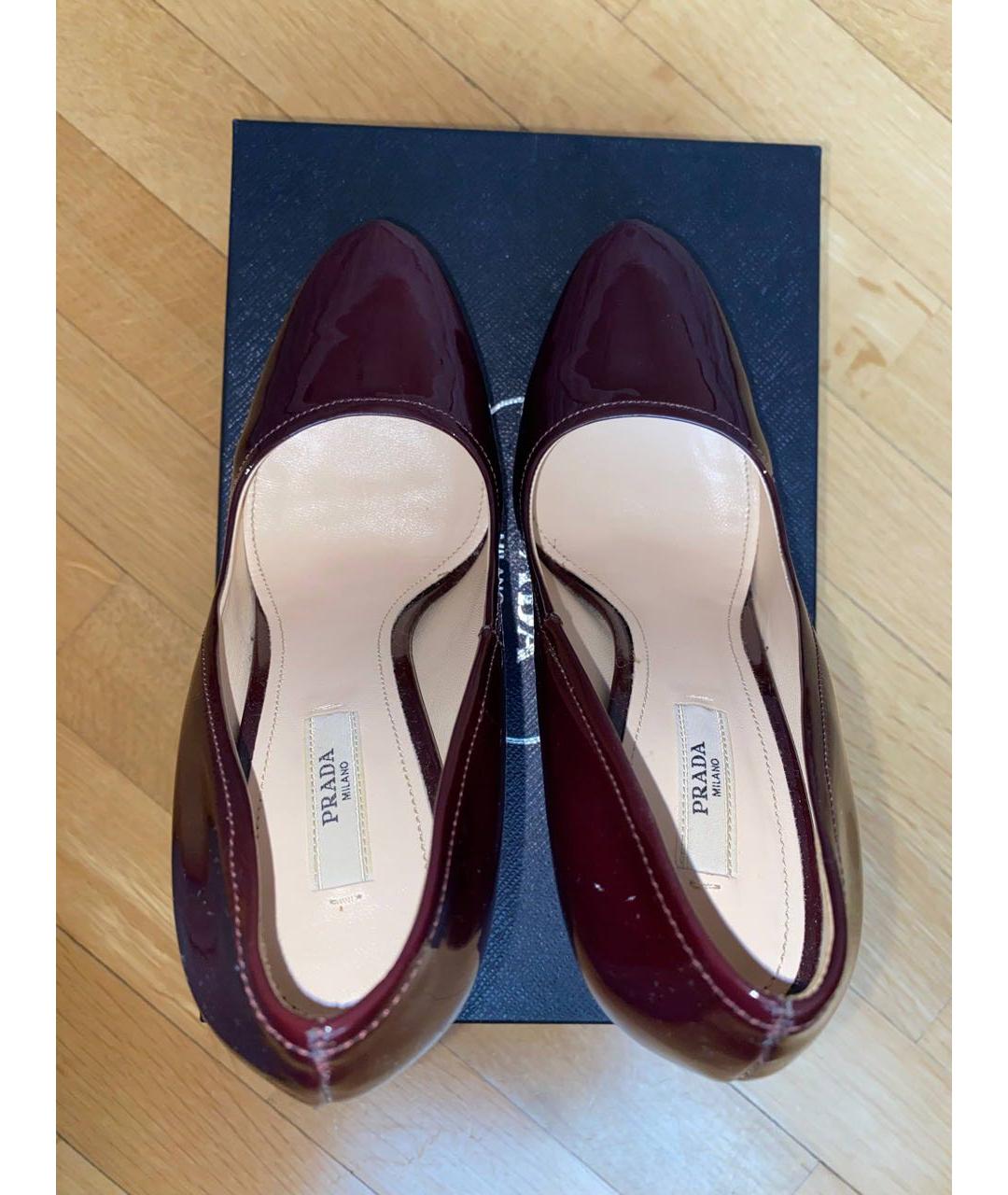 PRADA Бордовые туфли из лакированной кожи, фото 3
