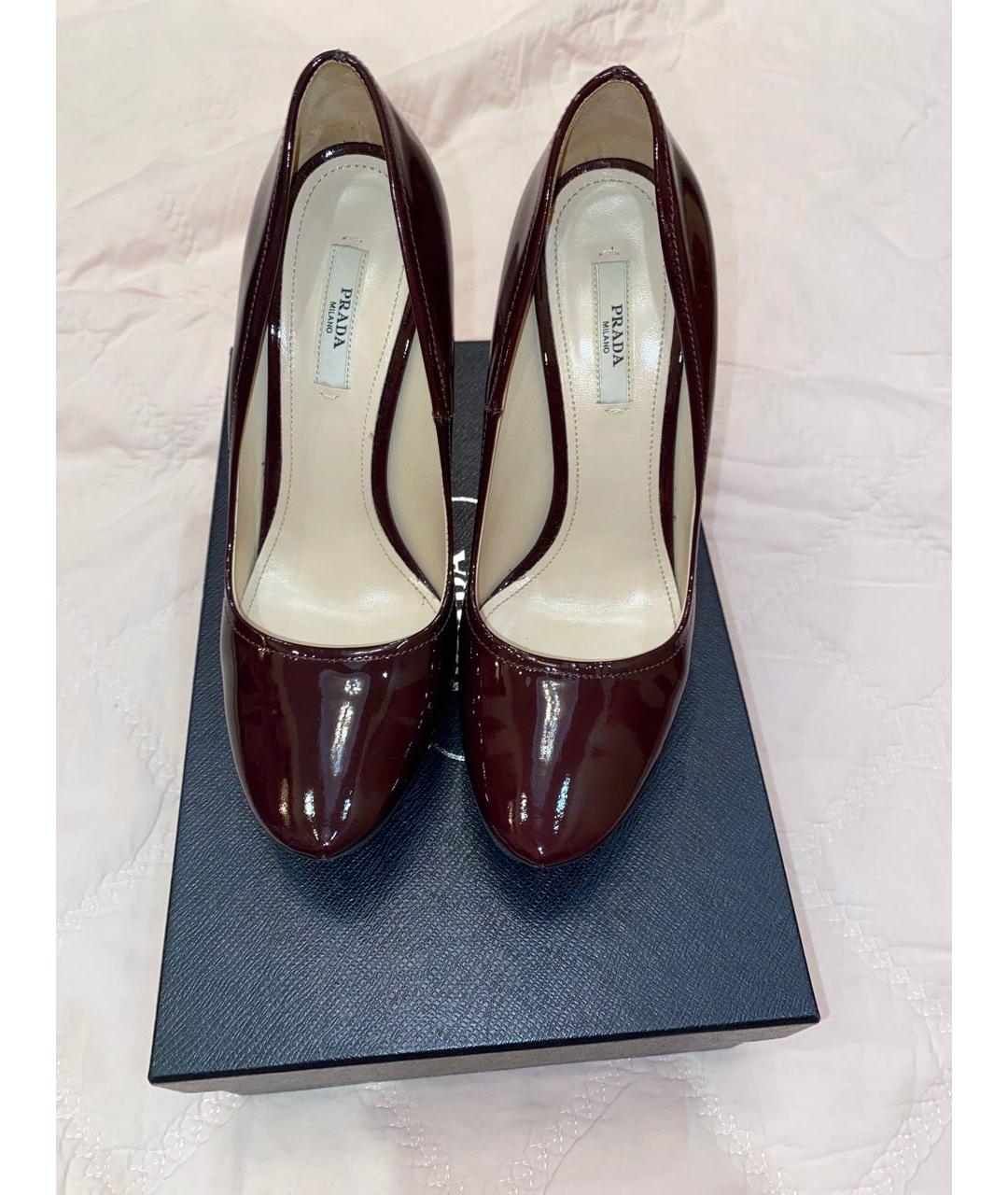 PRADA Бордовые туфли из лакированной кожи, фото 2