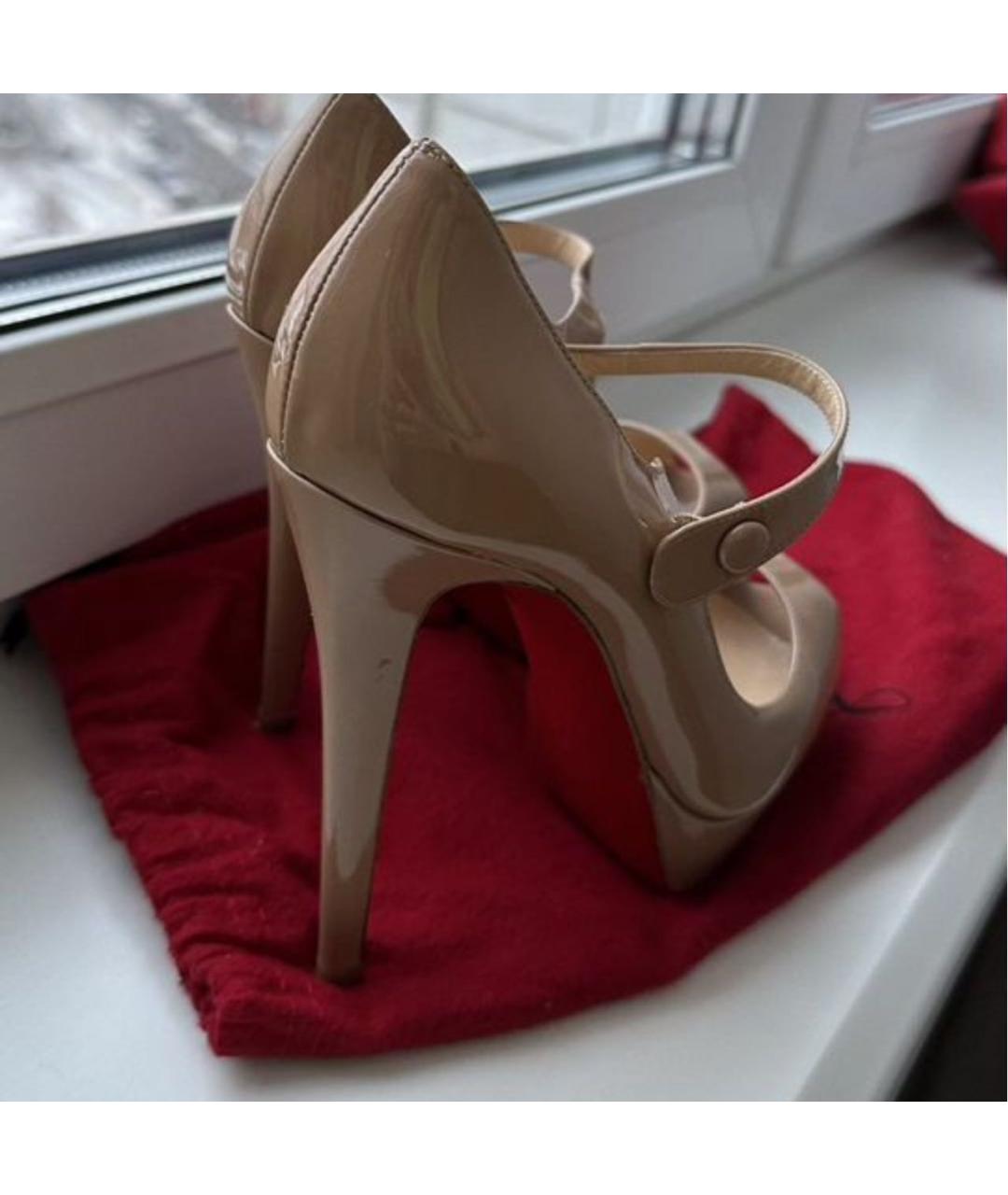 CHRISTIAN LOUBOUTIN Бежевые туфли из лакированной кожи, фото 5