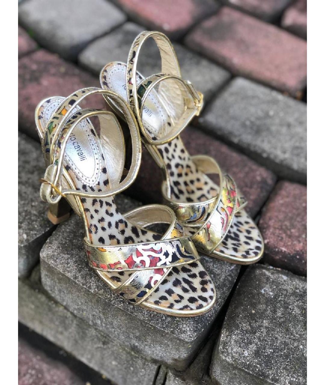 ROBERTO CAVALLI Золотые кожаные босоножки, фото 2
