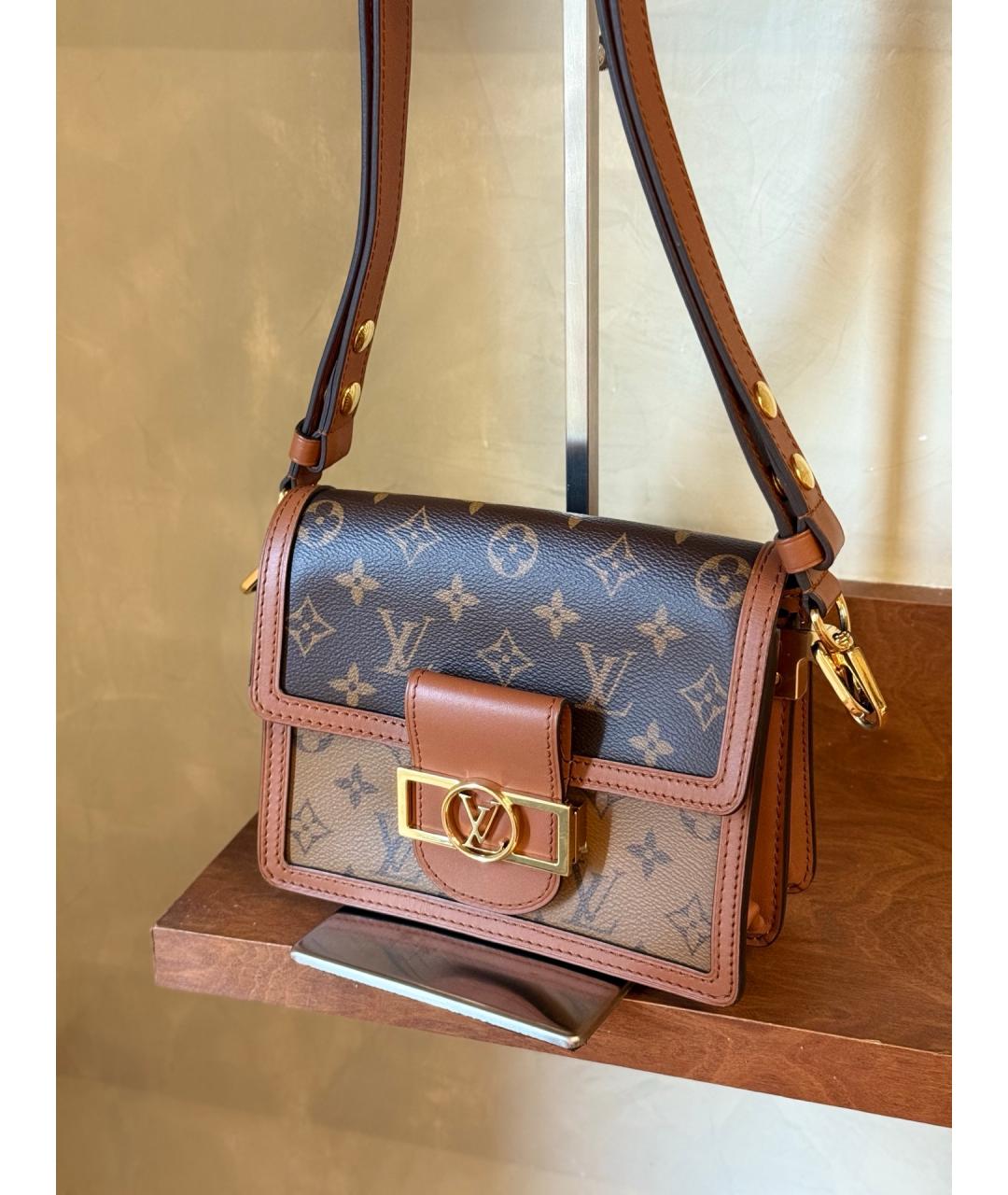 LOUIS VUITTON Коричневая сумка через плечо из искусственной кожи, фото 3