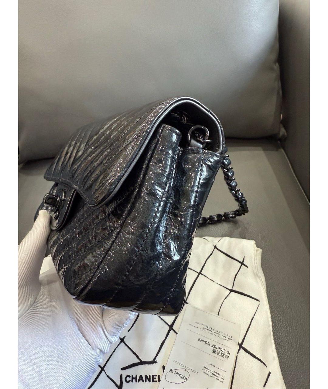 CHANEL Черная сумка через плечо из лакированной кожи, фото 3