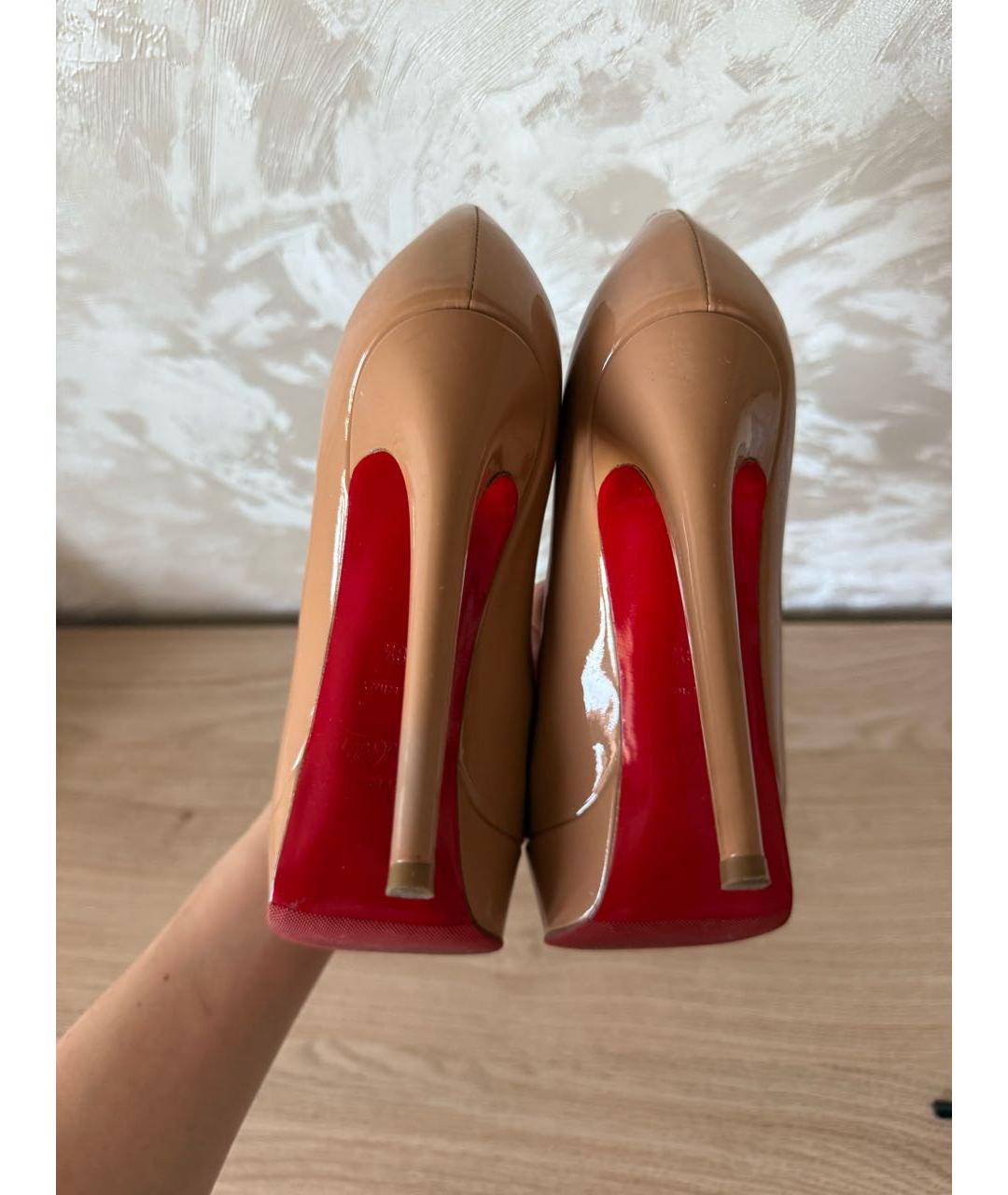 CHRISTIAN LOUBOUTIN Бежевые кожаные туфли, фото 4