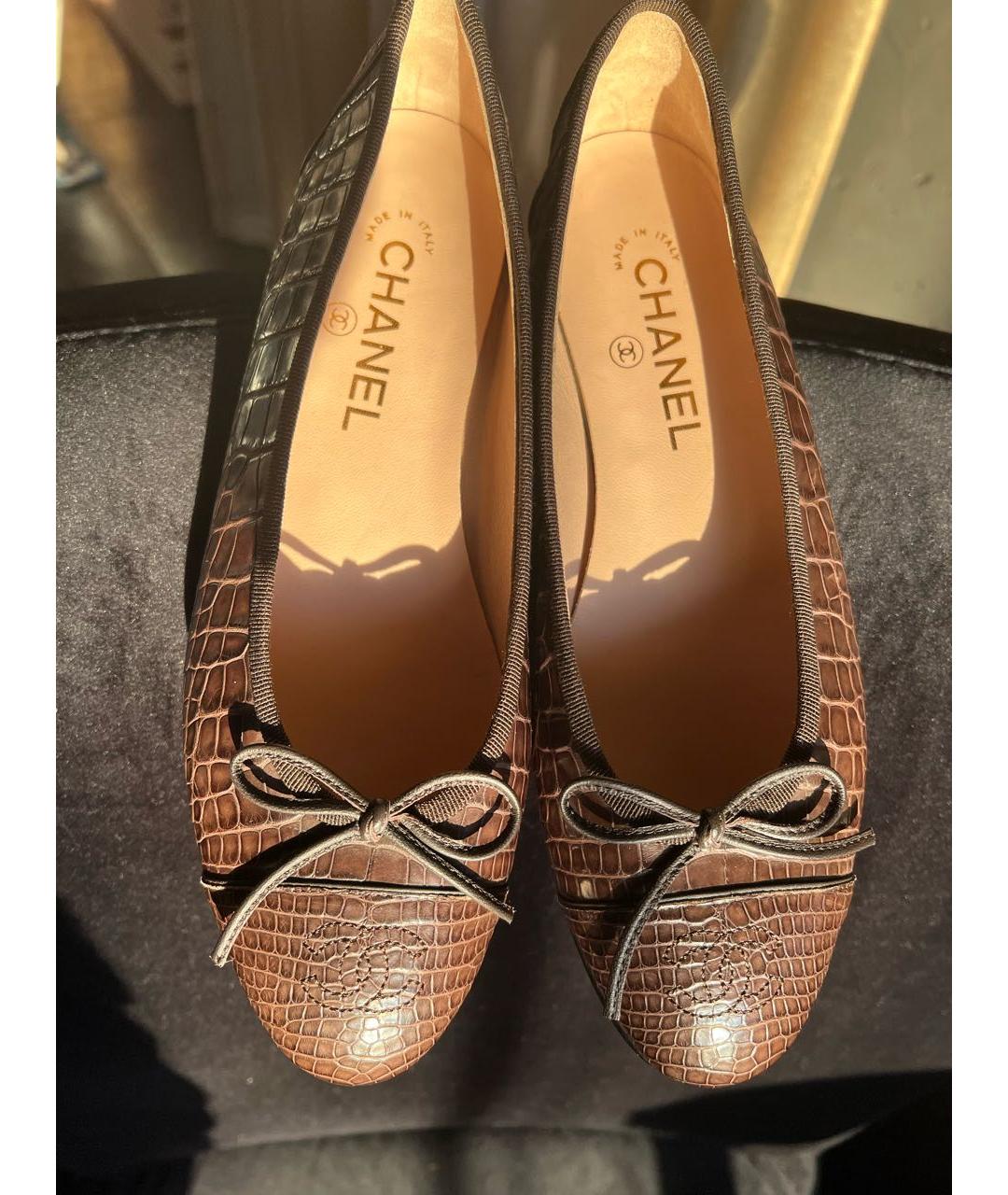 CHANEL Коричневые балетки из экзотической кожи, фото 2