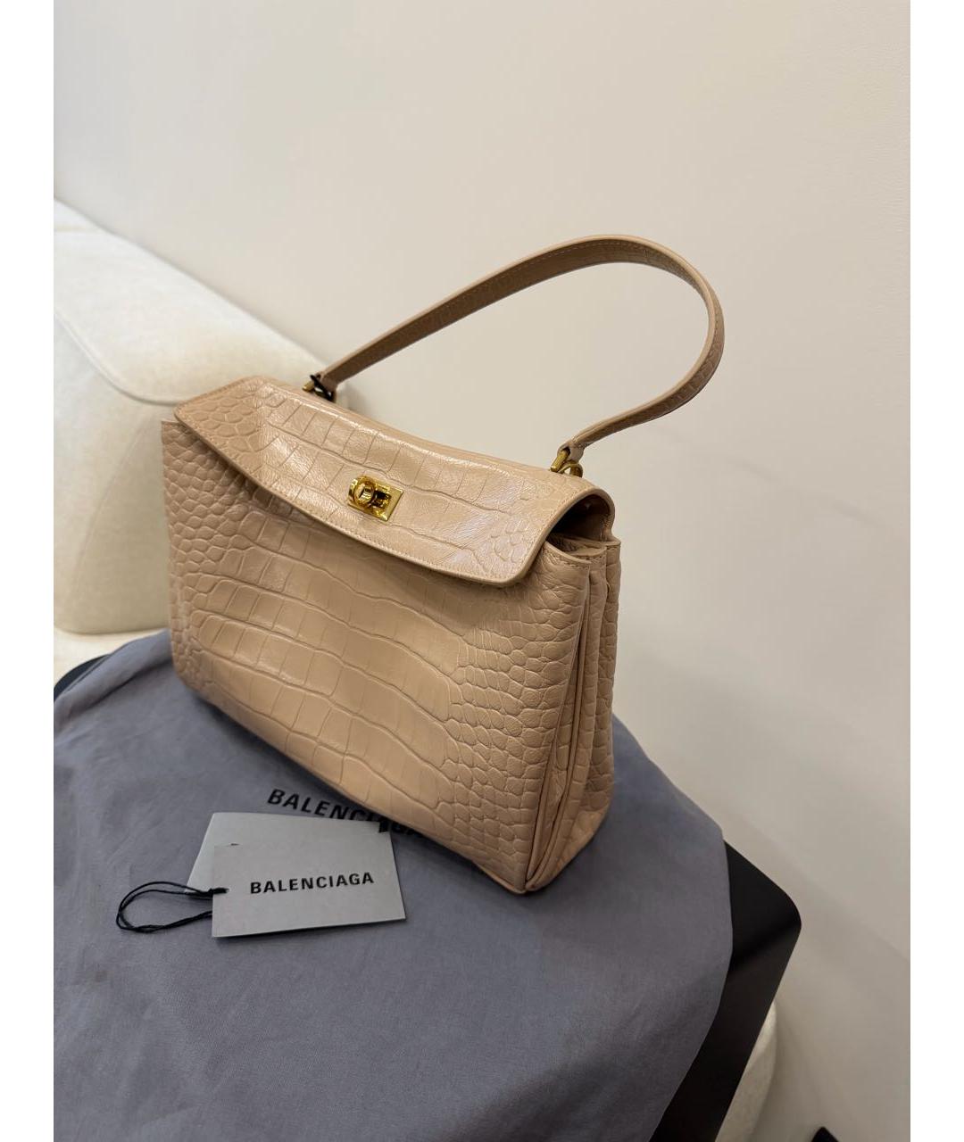 BALENCIAGA Бежевая сумка с короткими ручками из лакированной кожи, фото 8