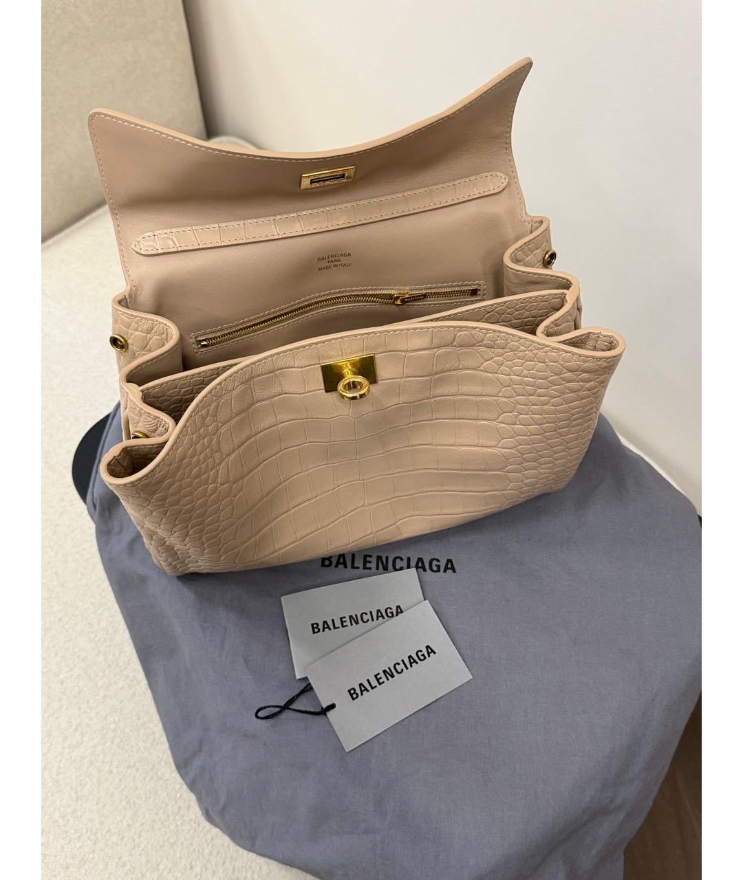 BALENCIAGA Бежевая сумка с короткими ручками из лакированной кожи, фото 6